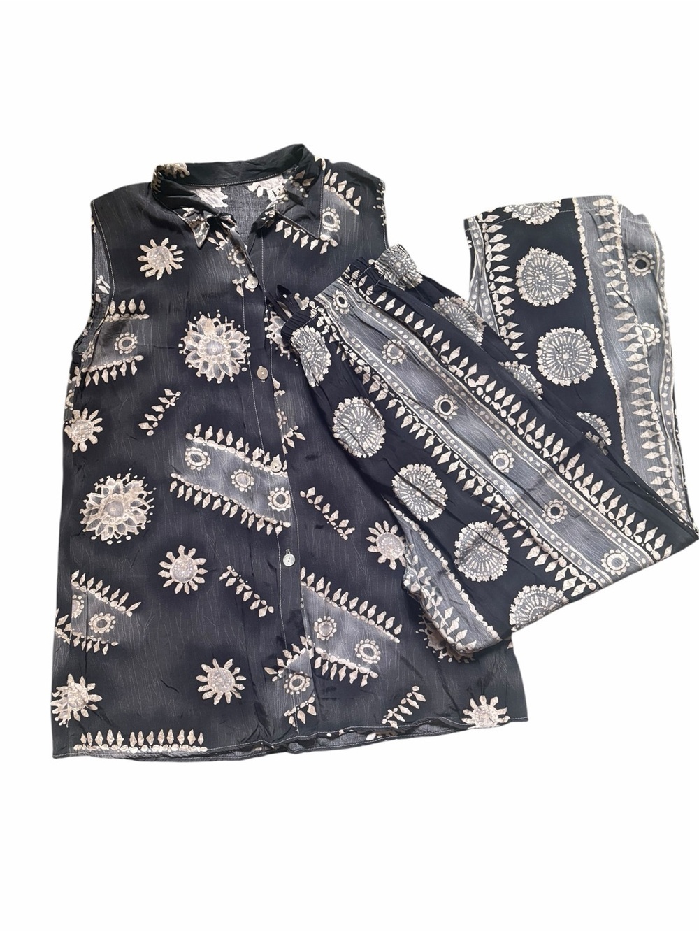 Sleeveless Bohemian Beach Wear Black Button-Up Set with White Sunburst Print